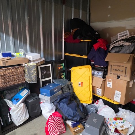 10 x 10 storage unit in Unknown, CA