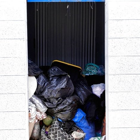 5 x 10 storage unit in I Lancaster, CA