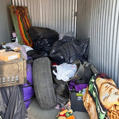 5 x 10 storage unit in I Lancaster, CA