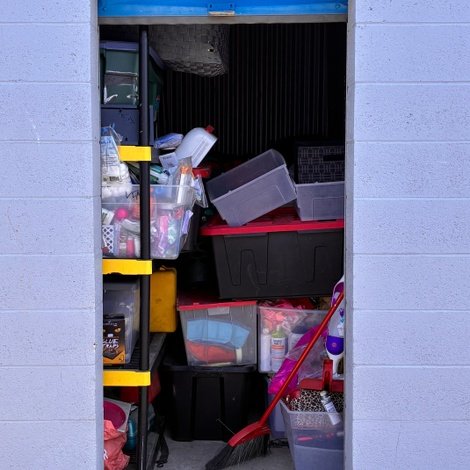5 x 10 storage unit in I Lancaster, CA