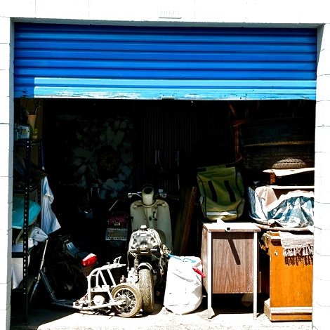 10 x 10 storage unit in I Lancaster, CA