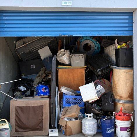 10 x 10 storage unit in I Lancaster, CA