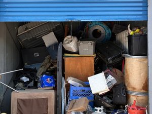 10 x 10 storage unit in I Lancaster, CA