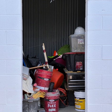 5 x 10 storage unit in I Lancaster, CA