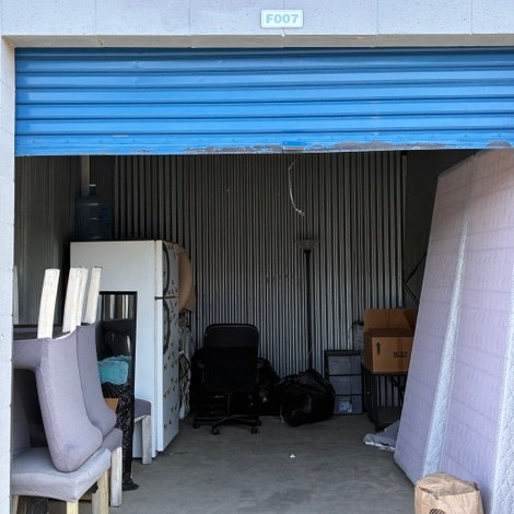 10 x 15 storage unit in I Lancaster, CA