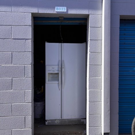 5 x 10 storage unit in I Lancaster, CA