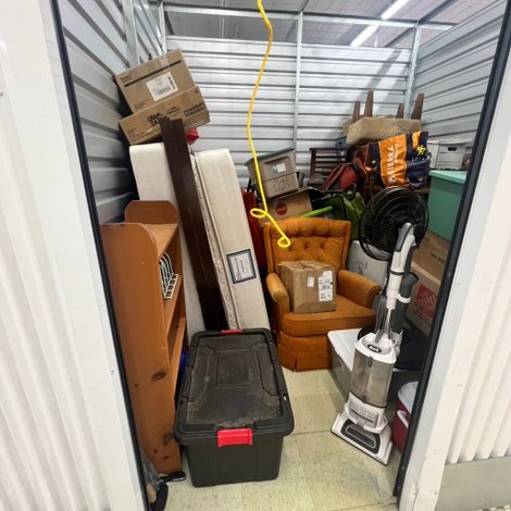 10 x 10 storage unit in Lansing, MI