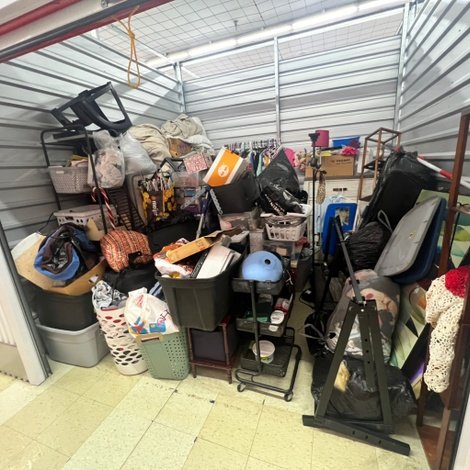 10 x 10 storage unit in Lansing, MI