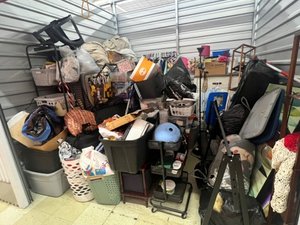 10 x 10 storage unit in Lansing, MI
