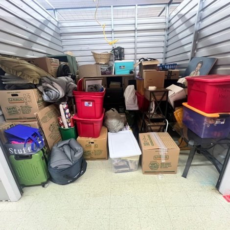 10 x 10 storage unit in Lansing, MI