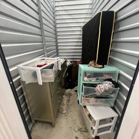 5 x 10 storage unit in Lansing, MI
