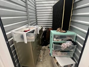 5 x 10 storage unit in Lansing, MI