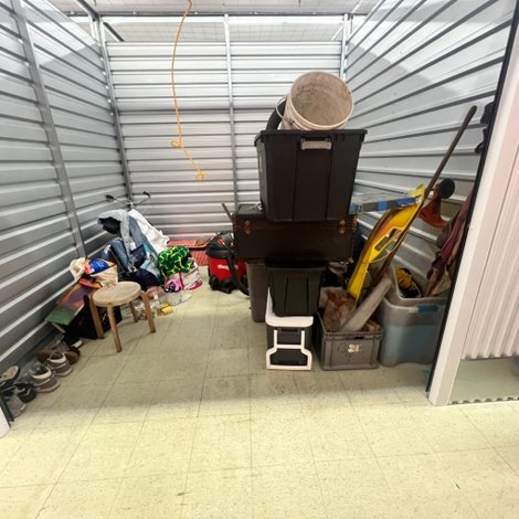 10 x 10 storage unit in Lansing, MI