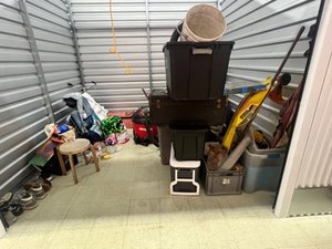 10 x 10 storage unit in Lansing, MI