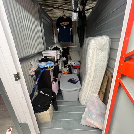 5 x 10 storage unit in Lansing, MI