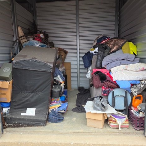 10 x 10 storage unit in Lansing, MI