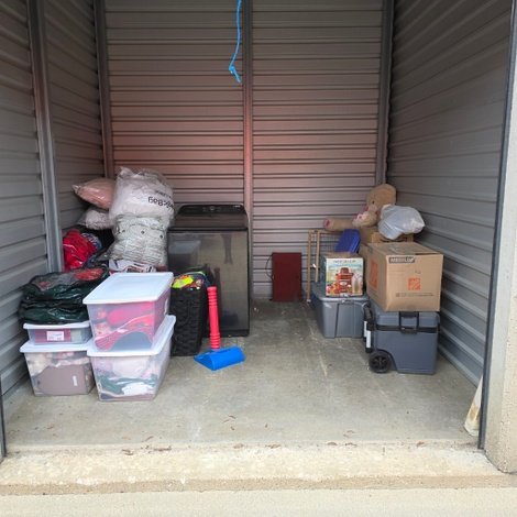 10 x 10 storage unit in Lansing, MI