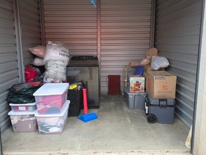 10 x 10 storage unit in Lansing, MI