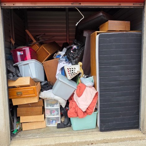 10 x 10 storage unit in Lansing, MI