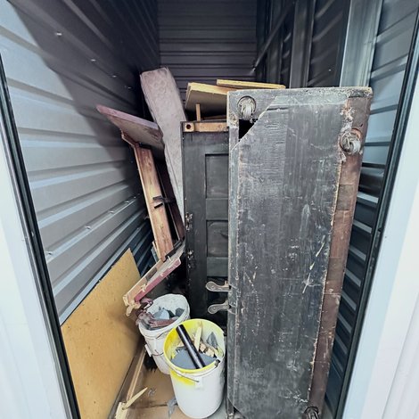 5 x 10 storage unit in Elk Grove, CA
