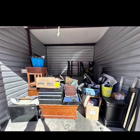 10 x 10 storage unit in Lodi, CA