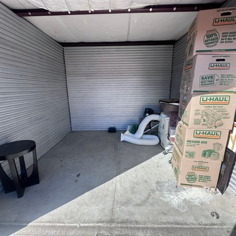 10 x 10 storage unit in Unknown, CA