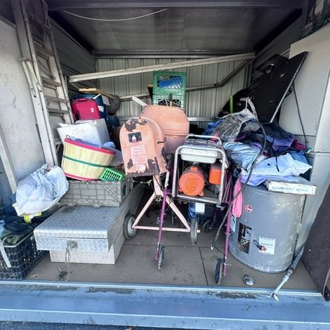 10 x 10 storage unit in Manteca, CA