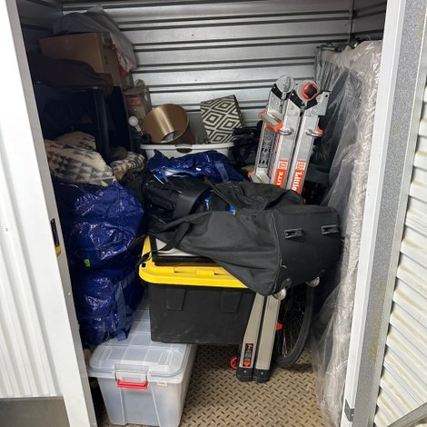7 x 7 storage unit in Unknown, IL