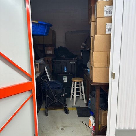 10 x 10 storage unit in Des Plaines, IL