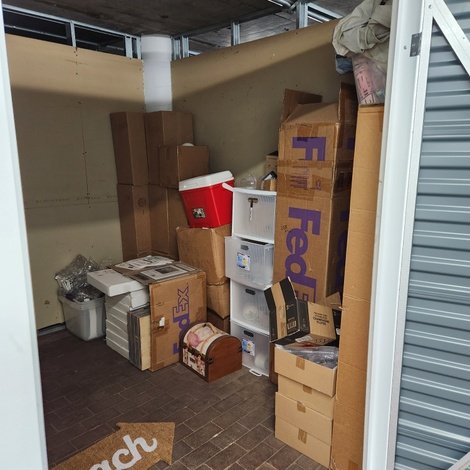10 x 10 storage unit in Somerville, MA