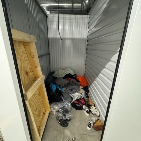 5 x 8 storage unit in Salem, NH