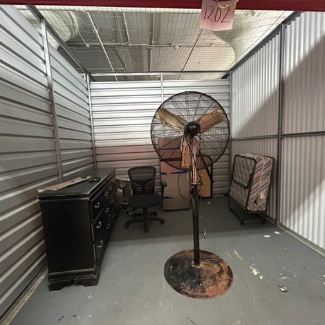 10 x 10 storage unit in Yonkers, NY