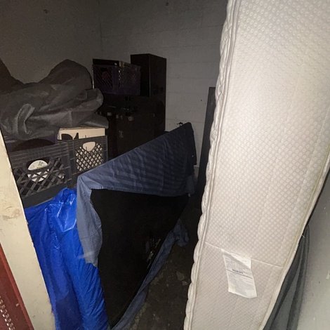 8 x 10 storage unit in Unknown, CA