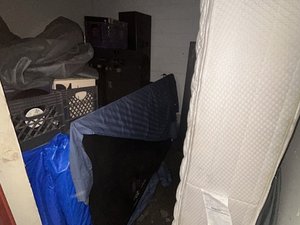 8 x 10 unit in Unknown