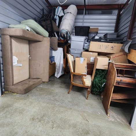 10 x 10 storage unit in Oxford, MA