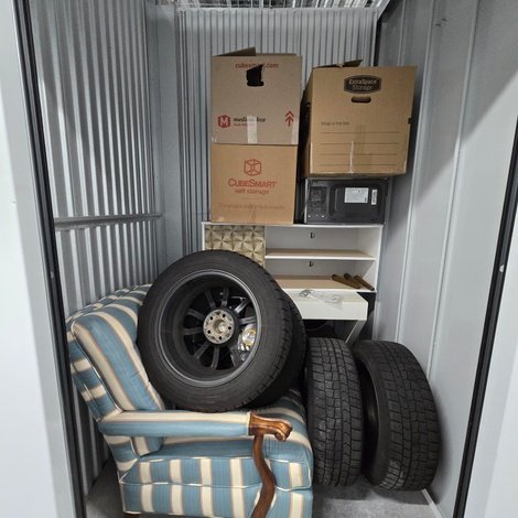5 x 5 storage unit in Burlington, MA