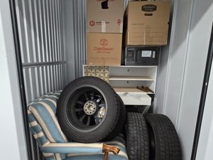 5 x 5 storage unit in Burlington, MA