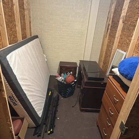 8 x 9 storage unit in Albany, NY