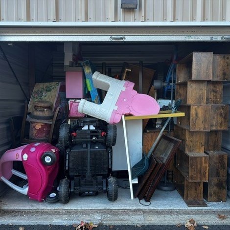 10 x 10 storage unit in Ellington, CT