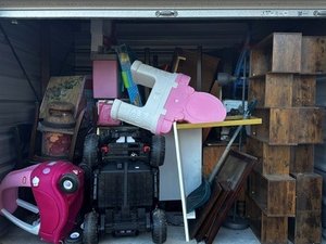 10 x 10 storage unit in Ellington, CT