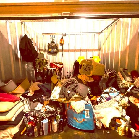 10 x 10 storage unit in Lexington, KY