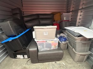 10 x 10 storage unit in Blvd Sacramento, CA