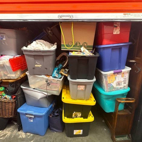 10 x 10 storage unit in Blvd Sacramento, CA