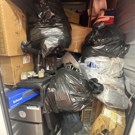 5 x 10 storage unit in Blvd Sacramento, CA
