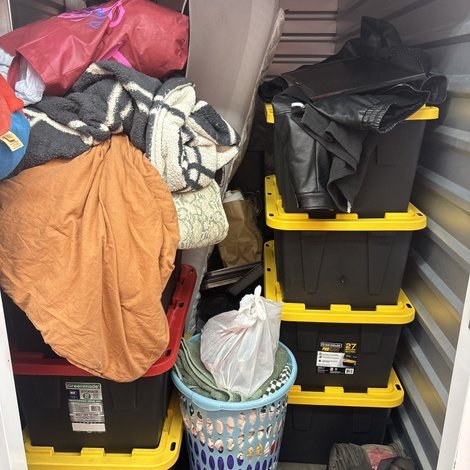 5 x 10 storage unit in Blvd Sacramento, CA