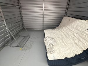 10 x 10 storage unit in Blvd Sacramento, CA