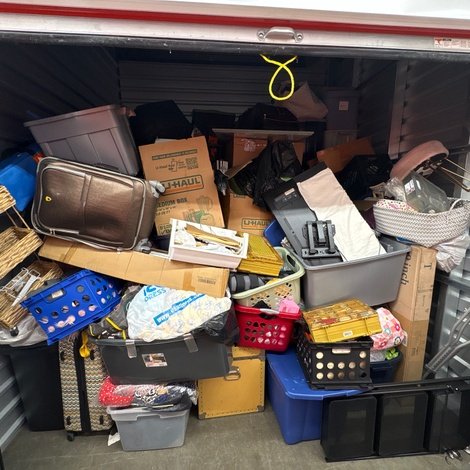 10 x 10 storage unit in Blvd Sacramento, CA