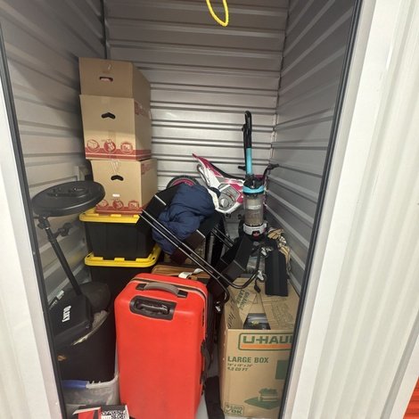 5 x 5 storage unit in Blvd Sacramento, CA
