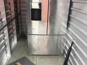 5 x 10 storage unit in Blvd Sacramento, CA