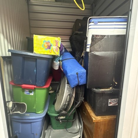 5 x 5 storage unit in Roseville, CA